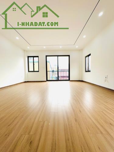 Nhà 6 tầng Nguyễn Văn Cừ, thang máy, lô góc 3 thoáng, ô tô sát nhà, 51m, MT 5m, nhỉnh 9 tỷ - 4