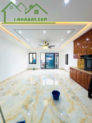 Nhà 6 tầng Nguyễn Văn Cừ, thang máy, lô góc 3 thoáng, ô tô sát nhà, 51m, MT 5m, nhỉnh 9 tỷ - 1
