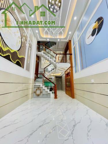 Siêu Phẩm Hương Lộ 3 giáp Tân Phú xe hơi vào nhà 64m2,4 Tầng Nhỉnh 6 tỷ