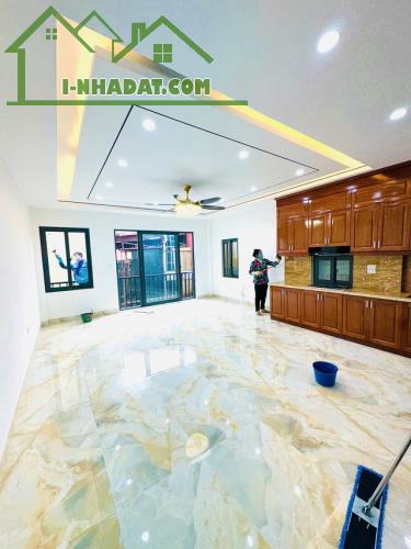 NHÀ MỚI- ĐẸP -Ở LUÔN PHỐ NGUYỄN VĂN CỪ- LONG BIÊN  51M2, 6 TẦNG, MẶT TIỀN  5M, 9.25