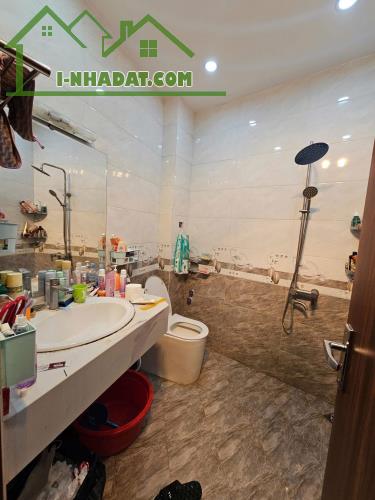 🚗 BỒ ĐỀ – NHÀ ĐẸP 30M², 5 TẦNG, Ở NGAY – 6.8 TỶ!