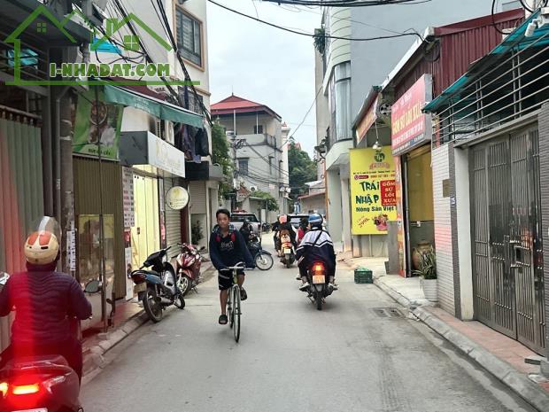 CẦN TIỀN BÁN GẤP MẢNH ĐẤT CỔ LINH, NGÕ THẲNG TĂM TẮP, INOVA ĐỖ CỬA 2 XE TRÁNH THOẢI MÁ