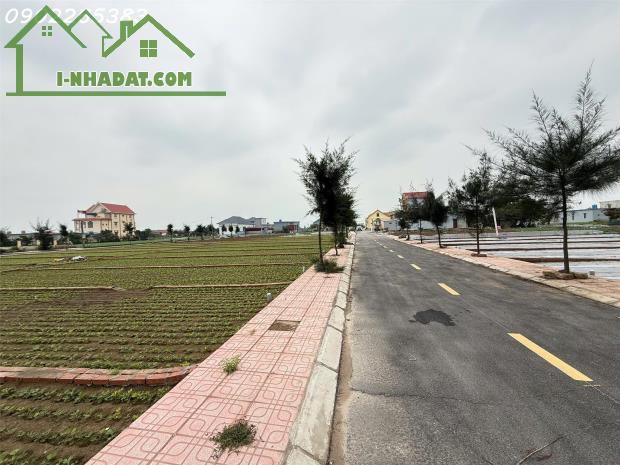 Chủ cần tiền bán nhanh lô đất có tiềm năng sinh lời cực cao đối diện bãi tắm thị trấn - 2