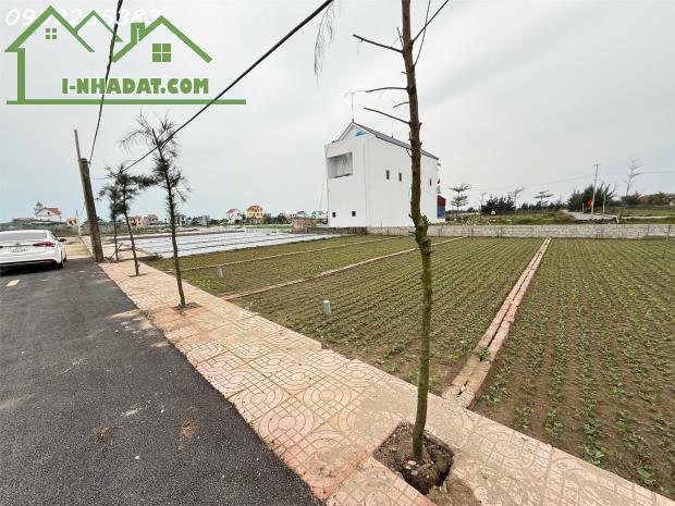 Chủ cần tiền bán nhanh lô đất có tiềm năng sinh lời cực cao đối diện bãi tắm thị trấn - 1