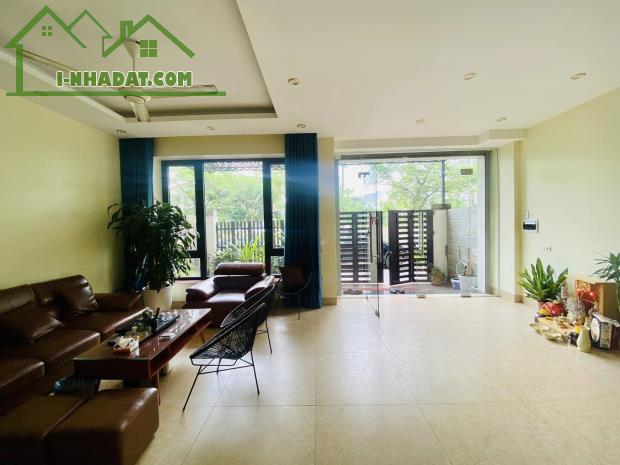 Bán Nhà Mặt Phố Tô Ngọc Vân Tây Hồ 150m9T MT12,6m Vỉa Hè VIEW Hồ 91 Tỷ Tô Ngọc Vân.