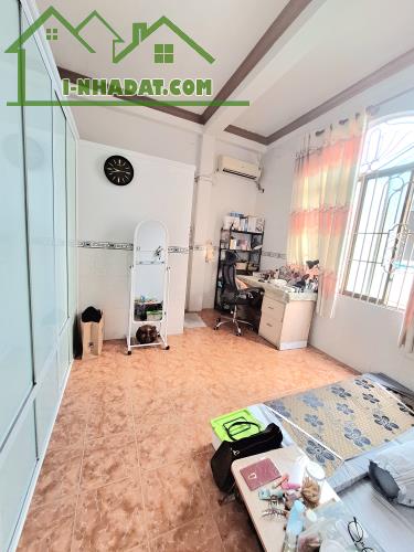 Bán Nhà Riêng 3 Tầng ,Ngang Rộng 8,2m ,Trần Xuân Soạn, Q.7,Giá 4.6 Tỷ. - 1