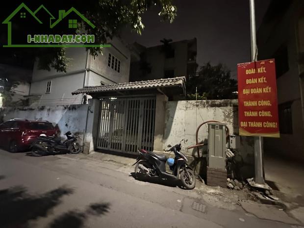 Bán Nhà Mặt Phố Ngọc Thụy 320m2 x 3 tầng, căn góc 3 mặt thoáng, mặt tiền bề thế, ở sướng