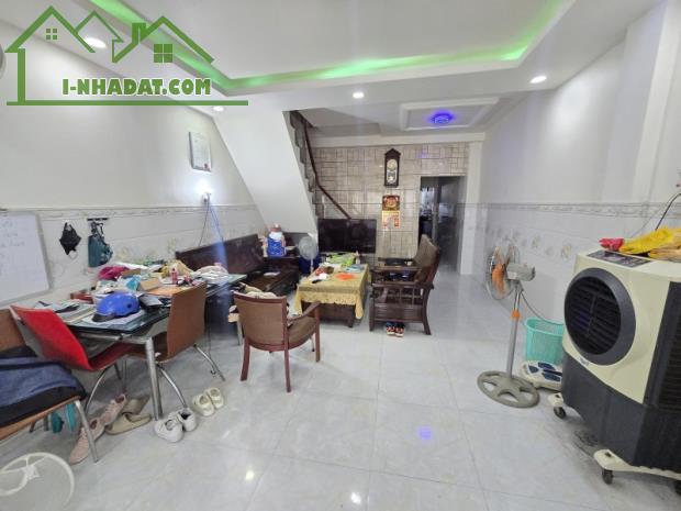 Bán nhà mặt phố Q.9, 82m², 4PN, 4WC, 6.4 tỷ, sổ hồng - 1