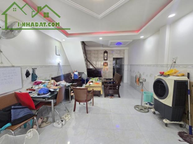 Bán nhà mặt phố Q.9, 82m², 4PN, 4WC, 6.4 tỷ, sổ hồng - 2