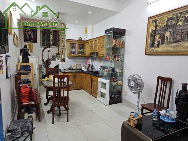 Chính Chủ Cần Cho Thuê Nhà Nguyên Căn Đại Cồ Việt HBT Giá Chỉ 9.9 Triệu/tháng.