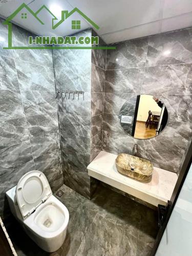 Bán nhà Nguyễn Cảnh Dị, Hoàng Mai, dt: 60m2, giá: 17.7 tỷ, 4 tầng, mt: 4.3m, đường 3 ô tô - 1