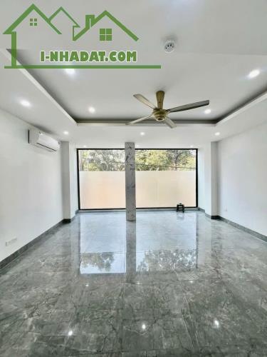 Bán nhà Nguyễn Cảnh Dị, Hoàng Mai, dt: 60m2, giá: 17.7 tỷ, 4 tầng, mt: 4.3m, đường 3 ô tô