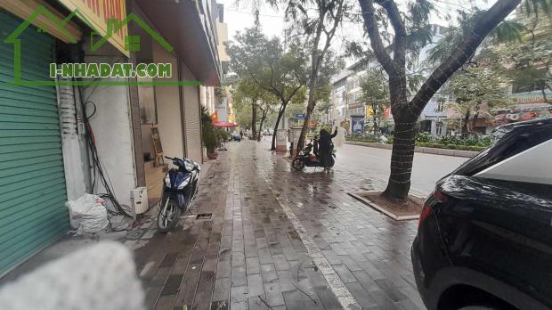 Bán Nhà Mặt Phố Lạc Long Quân Tây Hồ 200m2T MT10,5m Vỉa Hè VIEW Hồ 125 Tỷ Lạc Long Quân. - 2