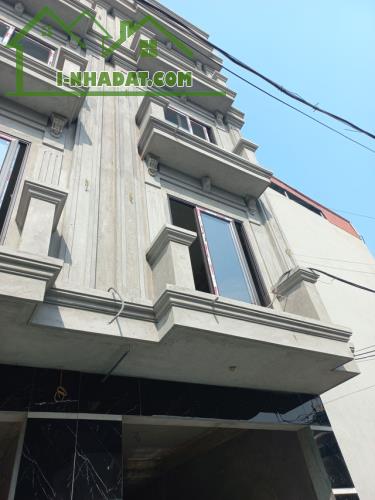 CHỦ CẦN BÁN NHÀ  MỚI XÂY XONG .  PHÚC LỢI LONG BIÊN, CHỈ 15M RA ĐƯỜNG Ô TÔ THIẾT KẾ  5 TẦN