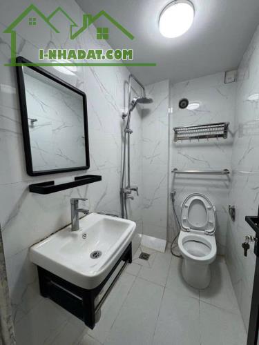 Hàng hiếm - Lê trọng tấn, vài bước ra phố,ô tô vào nhà,ngõ thông,dt 40m2*5 tầng* 8,5 tỷ - 5