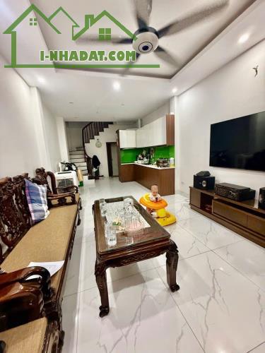 Kèo ngon! 
Nhà đẹp NGUYỄN TRÃI, 5 tầng, 30m2, gần ô tô, vài bước ra phố, chỉ 5.3 tỷ! - 1