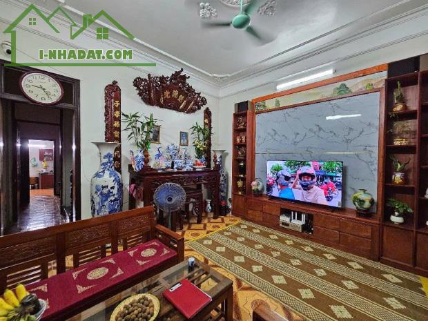 SIÊU PHẨM GIANG BIÊN - VỊ TRÍ ĐẮC ĐỊA - ĐƯỜNG ÔTÔ TRÁNH - CĂN NHÀ NỞ HẬU - THÔNG SỐ ĐẸP. - 3
