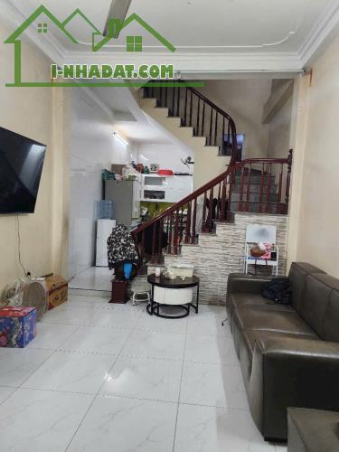 Bán nhà dân xây Khu TĐC Thạch Bàn đường Ô Tô Tránh vỉa hè. 38m x 3T. Lh 0965858116