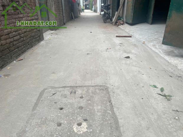 CHỦ CẮT MÁU CẦN BÁN GẤP LÔ ĐẤT   PHÙ KHÊ - TỪ SƠN BẮC NINH 

 Dt : 48 Mt : 5 m 
 Giá : - 2