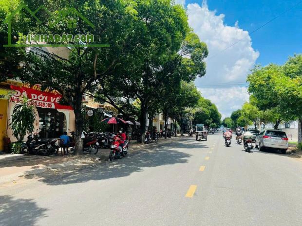 Bán nhà mặt tiền Phan Trung gần VinCom, Tân Mai, Biên Hòa, 125m2, giá 11 tỷ.