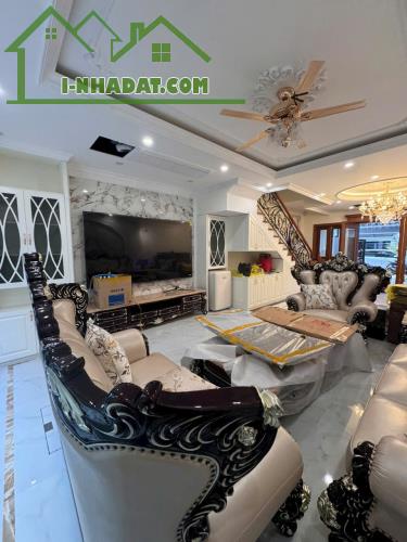 Lõi Ba Đình- Siêu Phẩm Phố Đặng Dung-50m2-5m mặt tiền- 5 tầng- 49 tỷ