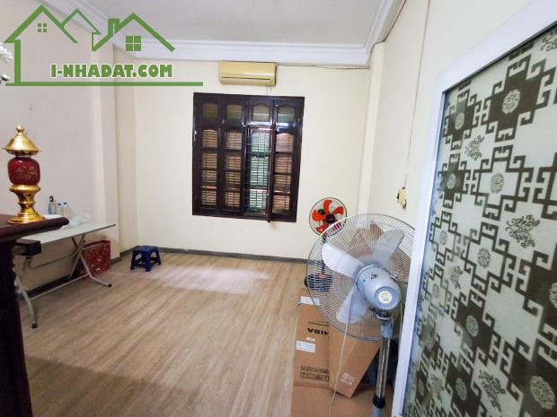 Phân lô Hoàng Cầu2 thoáng,Ô tô tránh,ngõ thông,51m 3 tầng 3.8m mặt, Giá 14.2tỷ 0796193699 - 3