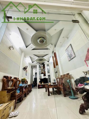 🔥 CHỦ GẤP BÁN - GIẢM 1 TỶ 👉 GIÁ MỚI 9 TỶ


🚗🏡 MẶT TIỀN - 83M2 - 4 TẦNG ĐÚC BTCT - - 3