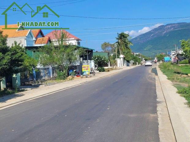 Bán 240m2 2 mặt tiền đường nhựa 12m giá 820tr Ninh Hưng Ninh Hoà lh 0985451850