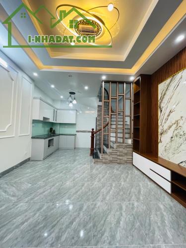 Bán gấp – Nhà mới tinh – view thoáng – Phường Thạch Bàn, 5 tầng, 30 m2 nhỉnh 5 tỷ.