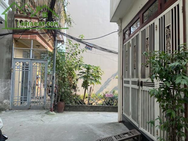 bán đất- tặng nhà c4   - ngọc thụy - vi trí vô cùng đẹp