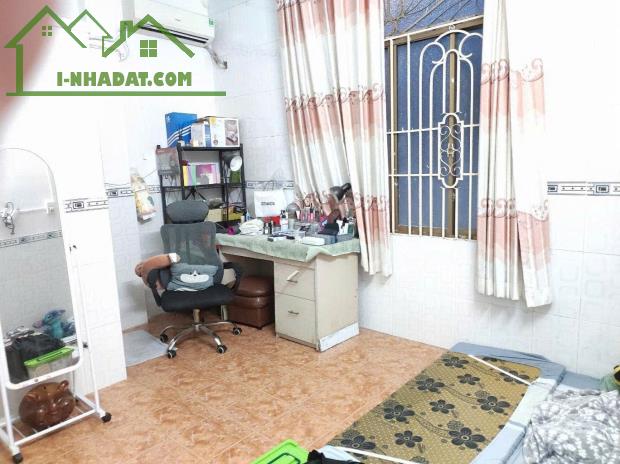BÁN NHÀ KV LÊ VĂN LƯƠNG Q7 MT  8M - 32m2 5PN + SÂN THƯỢNG NHỈNH 4TỶ TL - 4