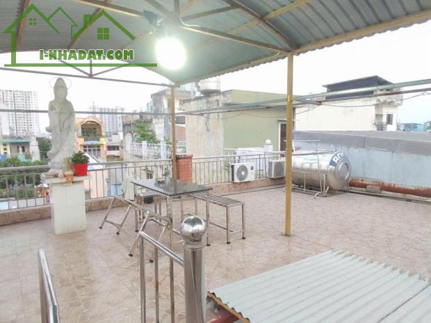 BÁN NHÀ KV LÊ VĂN LƯƠNG Q7 MT  8M - 32m2 5PN + SÂN THƯỢNG NHỈNH 4TỶ TL - 5