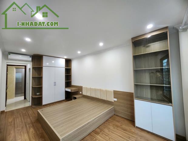 Bán nhà Xuân Phương, thang máy, ô tô qua nhà, ngõ thông, gần phố. Nội thất gỗ đẹp