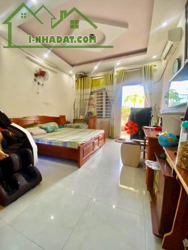 MẶT TIỀN KINH DOANH - NGAY TRƯỜNG ĐẠI HỌC CÔNG THƯƠNG - QUẬN TÂN PHÚ - 60M2 - 4 TẦNG
