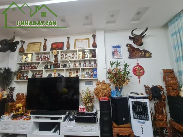 Khu Biệt Lập Bên Sông – Hiệp Bình Chánh – Nhà 4 Tầng Nội Thất Gỗ Cao Cấp – Ngang 4x17m.