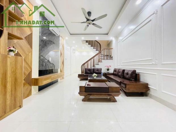 NHÀ 48,5M2*5T GIÁP BÁT, GẦN MẶT PHỐ, SÁT BÃI GỬI Ô TÔ, 2 THOÁNG - 5