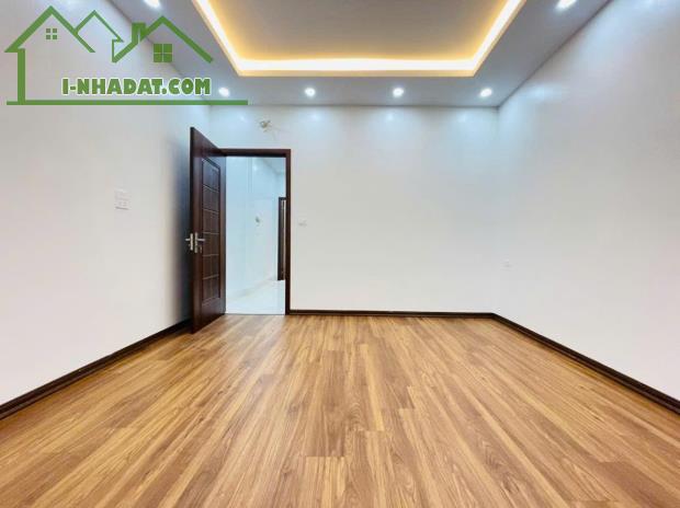 NHÀ 48,5M2*5T GIÁP BÁT, GẦN MẶT PHỐ, SÁT BÃI GỬI Ô TÔ, 2 THOÁNG - 3