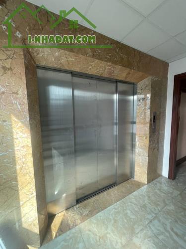 Bán nhà phố Lạc Long Quân, Tây Hồ diện tích 230m2 8 Tầng, mặt tiền 11m, 1 sổ 1 chủ, 96 tỷ - 5