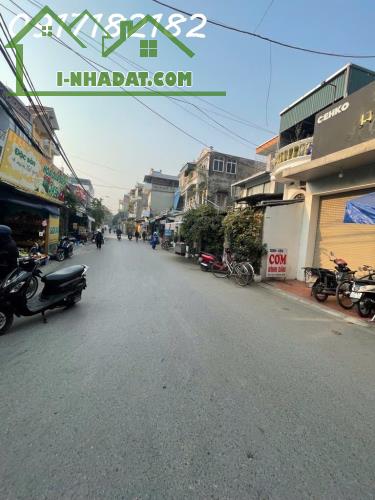 NHÀ XÂY MỚI ĐẸP - Ô TÔ ĐỖ CỔNG - AN SINH ĐỈNH CAO - BÃI XE Ô TÔ NGAY ĐẦU NGÕ - 3