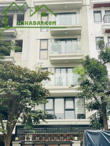 BÁN NHÀ PHỐ NGUYỄN VĂN CỪ, LONG BIÊN 80M2 6T KINH DOANH, GARA GIÁ 18.5 TỶ
