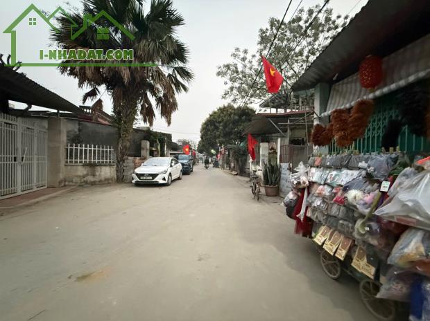 lô góc130m full đất ở thị trấn xuân mai giá chỉ nhỉnh 30tr đường 2 ô tô tránh nhau