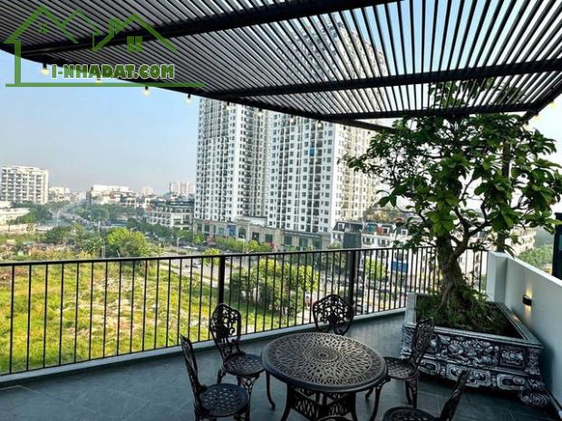 Bán nhà mặt phố Hồng Tiến Long biên 62m sử dụng 75m 8T MT8m giá 38.6 tỷ vỉa hè 5m gara ô t