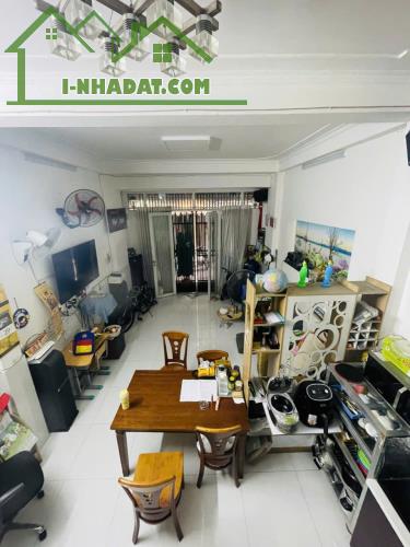 Ngộp khu Thiên Phước - giáp Q11 - 4 tầng  - view HXH gần 40 m2 - 1