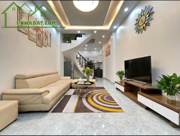 Nhà dân xây Ngọc thụy - 52m - 5 tầng , mt 5m - CHỈ 6,7 tỷ , gần Việt pháp, Khai Sơn, ô tô