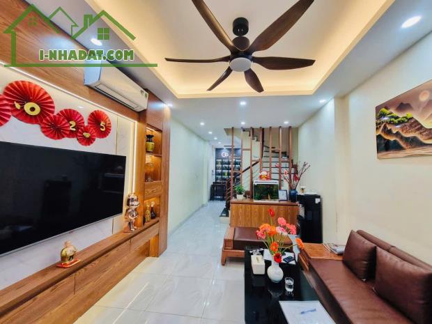 Bán nhà Ngọc Thụy - Long Biên - Ô tô đỗ cửa - DT 40m x 4 tầng - giá 7.9 tỷ
