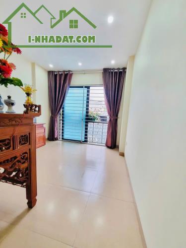 Bán nhà Ngọc Thụy - Long Biên - Ô tô đỗ cửa - DT 40m x 4 tầng - giá 7.9 tỷ - 2