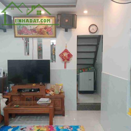 Cần bán nhà 2 tầng kiệt Hoàng Diệu, TTTP giá chỉ nhỉnh 2 tỷ.