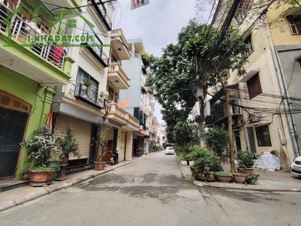 Đất thổ cư phân lô Oto đỗ cửa thông qua nhà