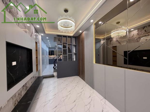 🌹BÁN NHÀ THỊNH QUANH - ĐỐNG ĐA 🌹
DT 37/40m2, 4 Tầng,Thoáng trước sau, trước nhà rộng