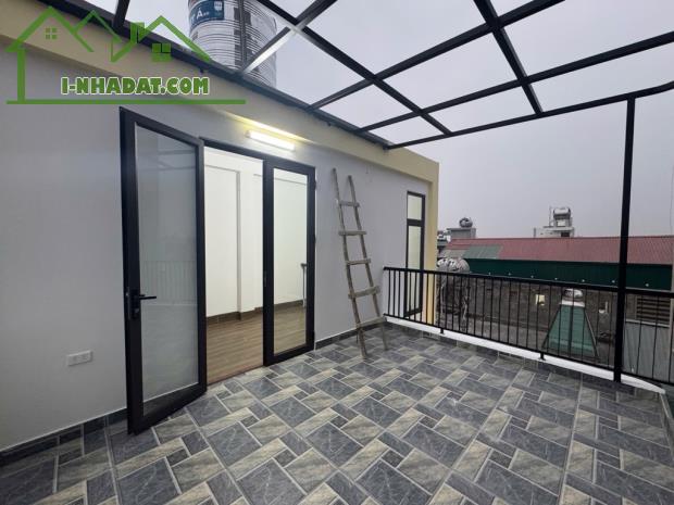 Kính koong - Ngõ Thông -  ô tô đỗ cổng. Phố Ngọc trì, Thạch bàn. Diện tích 31m2 giá 5,x tỷ